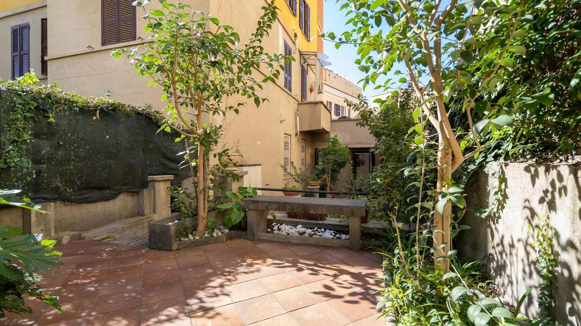 Roma Centro Pochi Minuti - Appartamento Con Giardino Privato 0*, Rome Italy